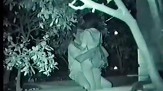 Video POV phim xex hoc xinh quay cảnh cô gái đưa đầu cho anh chàng phàm ăn khi đang ngồi trên bồn cầu trước khi họ làm tình theo kiểu doggy.